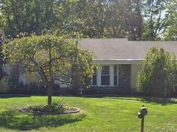 706 Karly Ct, Douglass Hills, KY 40243
