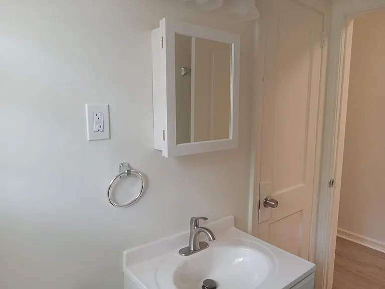 2836 Knox St — Photo 9