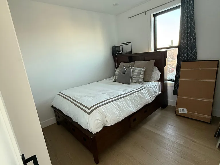 472 W Broadway #502 — Photo 2