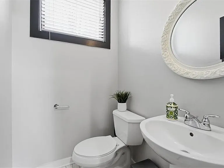 1250 Breuer Mews NW — Photo 9