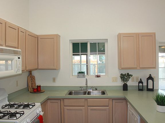 4th image of 607 Coronado Dr
