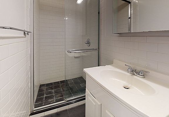 4th image of 330 E 74th St APT 3b