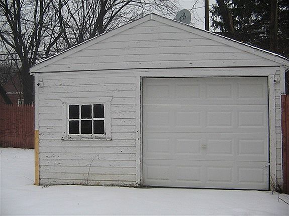 3rd image of 15457 Saratoga St