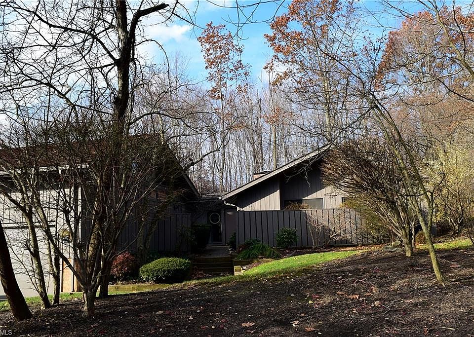 1st image of 690 Windward Dr #12
