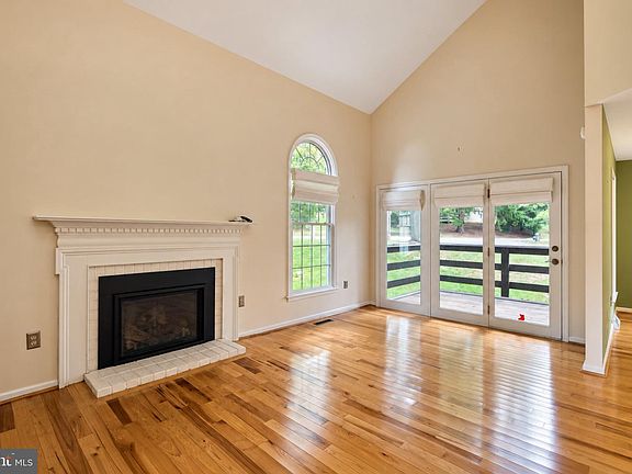 5th image of 1949 Meadow Ln