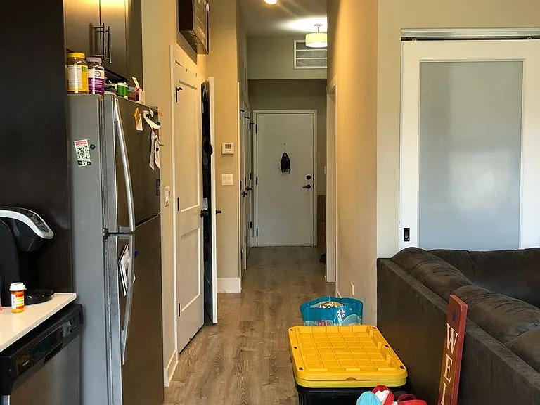 933 W Belle Plaine Ave #305 — Photo 3