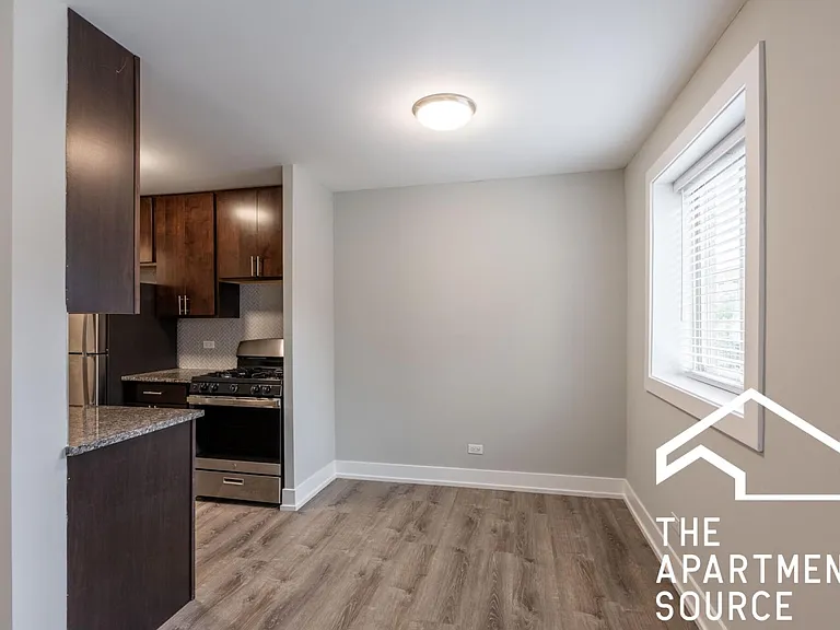 533 W Surf St #530-412 — Photo 4