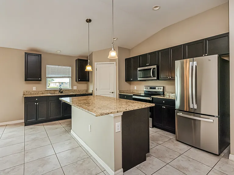 3312 26th St SW — Photo 8