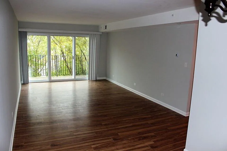 Building Photo - 5201 Carriageway Dr #3