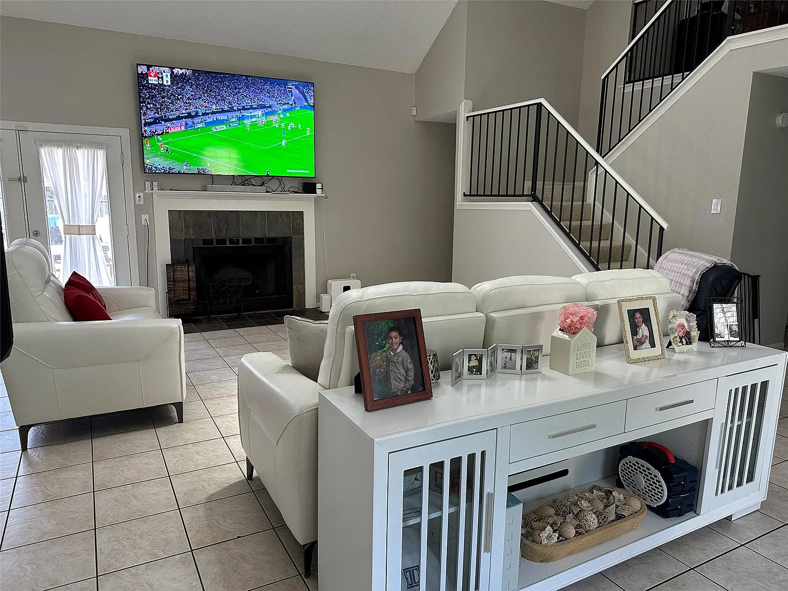 3 bed, 4.0 bath, 2051 sqft, $2,400 — Photo 3