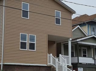 1042 Broadway St, Martins Ferry, OH 43935