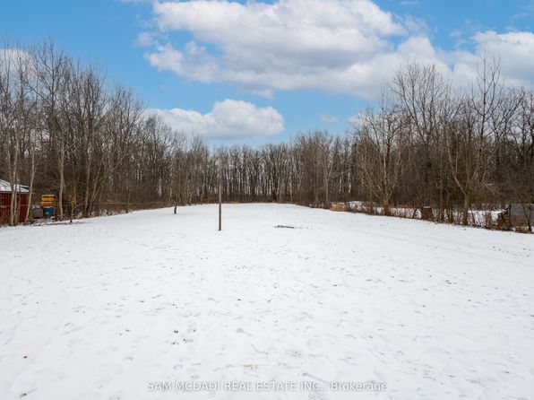 100 Green Mountain Rd E, Hamilton, ON L8J 2W4