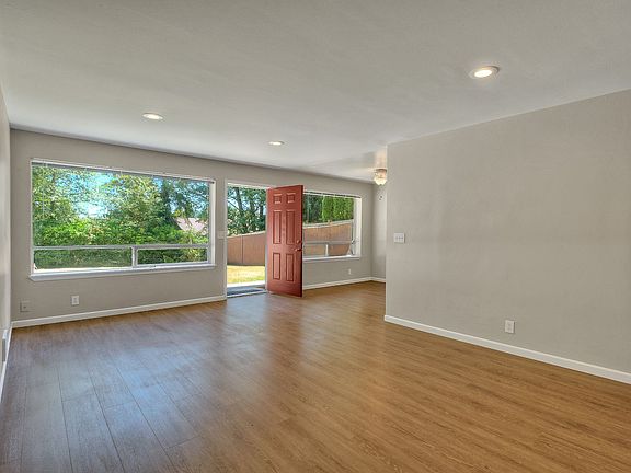 5th image of 15532 27th Ave NE APT 3