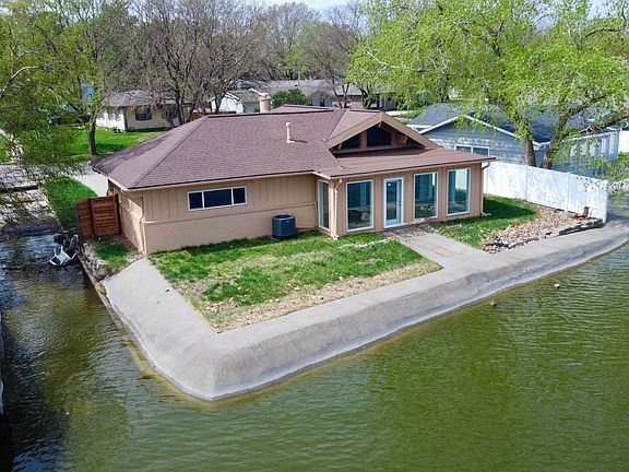 5th image of 900 Lakeshore Dr