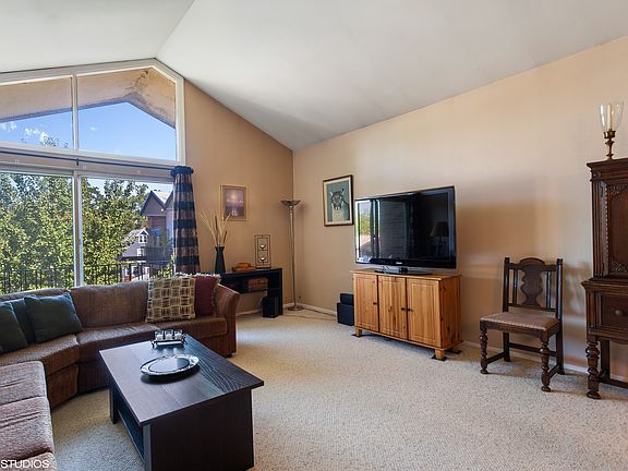 5th image of 6961 N Oakley Ave APT 405