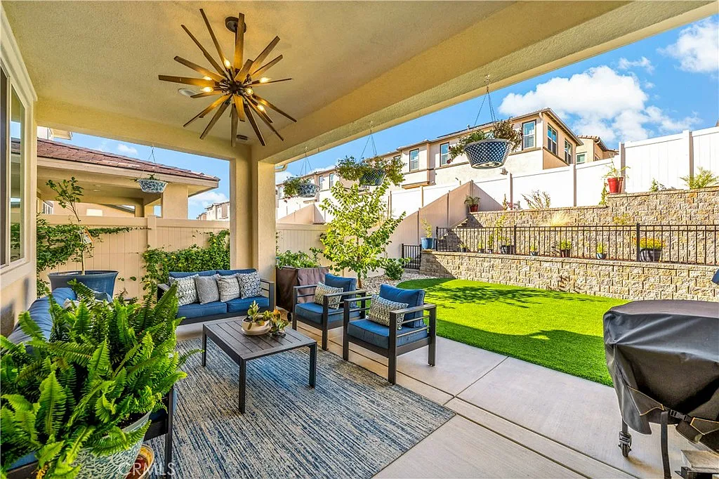 3 bed, 2.5 bath, 2225 sqft, $5,100 — Photo 3