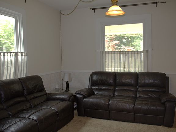 4th image of 1304 Wolcott Ave