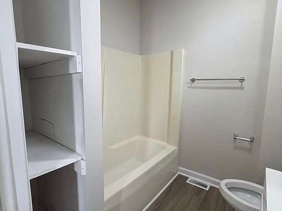 5th image of 1342 Beeler St APT 2