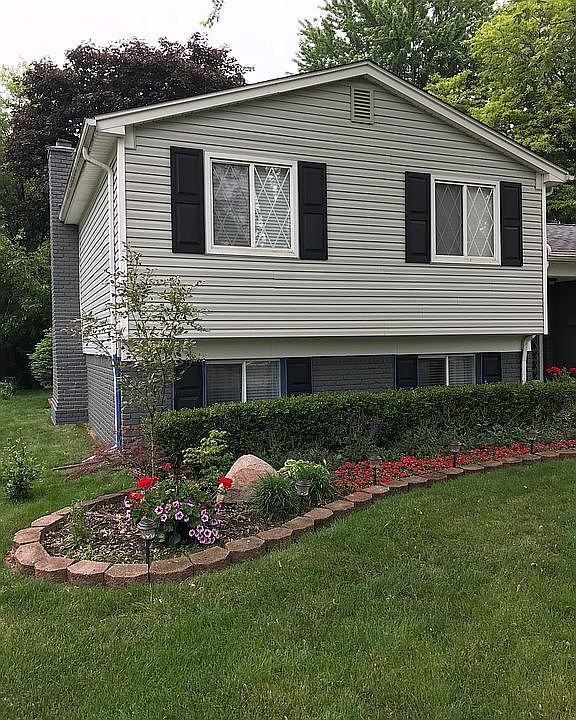 1st image of 2385 Hillcrescent Dr