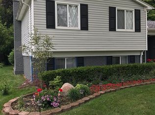 2385 Hillcrescent Dr, Troy, MI 48085