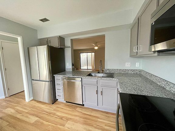 4th image of 4309 Baylor St