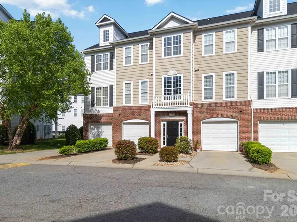 6432 Park Pond Dr, Charlotte, NC 28262