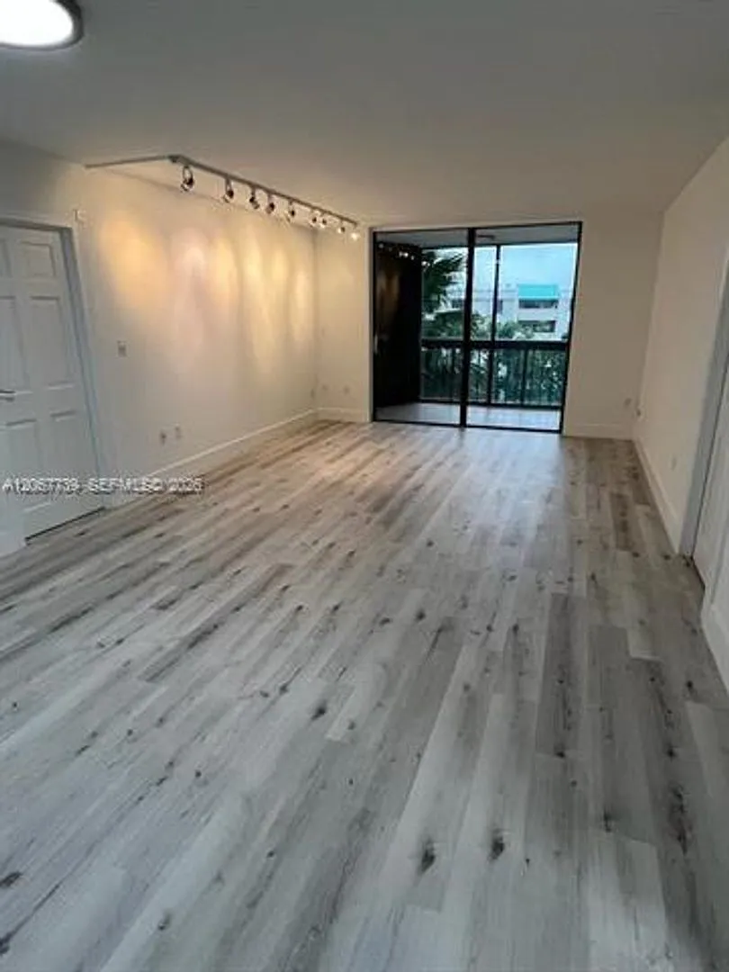 2333 Brickell Ave cu-307, Miami, FL 33129 — Photo 3