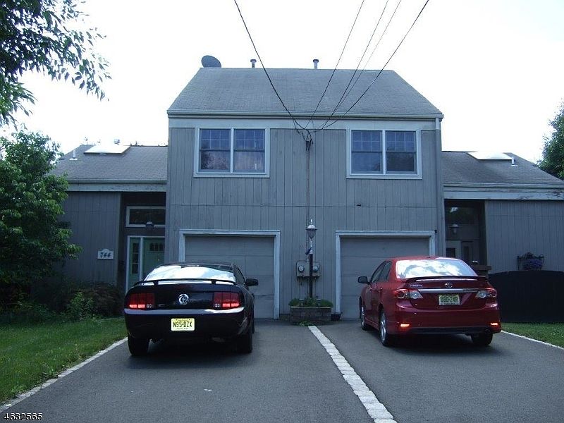1st image of 744 Grandview Ave