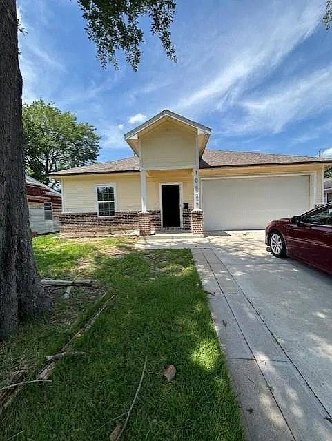 3 bed, 2.0 bath, 1312 sqft, $1,700 — Photo 1