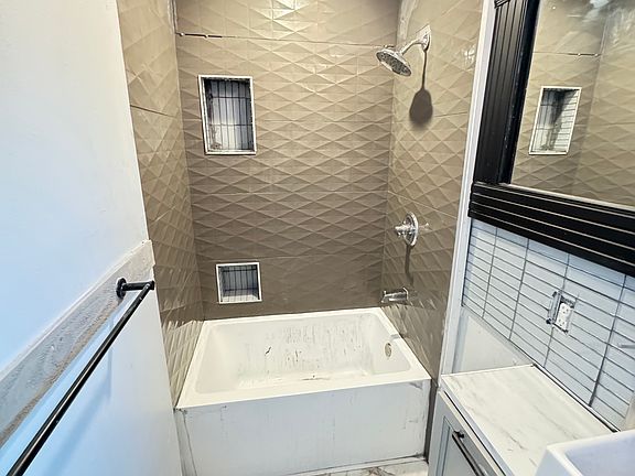 5th image of 123 W Park St APT A