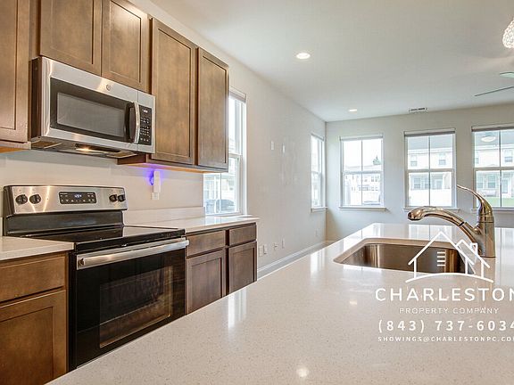 5th image of 7824 Montview Rd