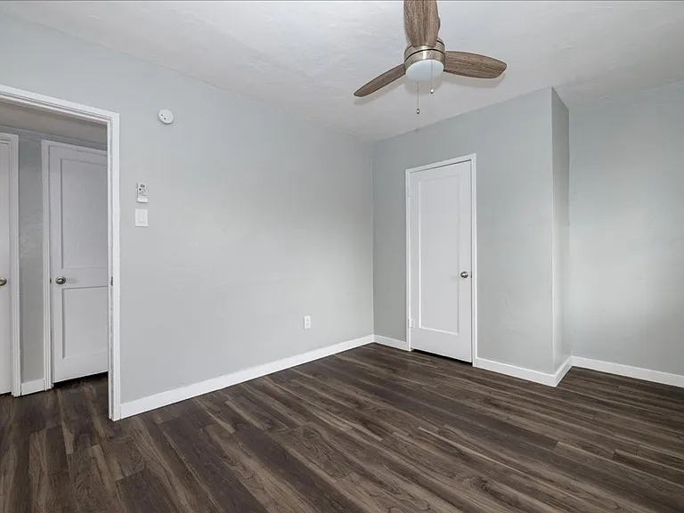2132 N Forgeus Ave #C — Photo 9