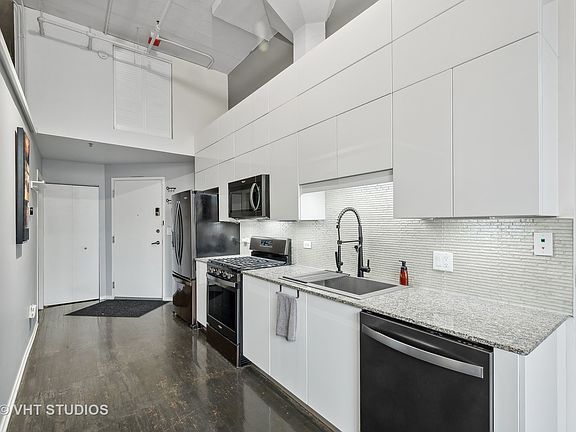 4th image of 1601 S Michigan Ave APT 202