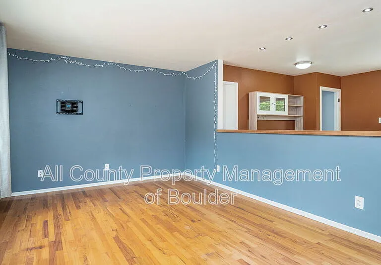 1210 Aikins Way — Photo 4