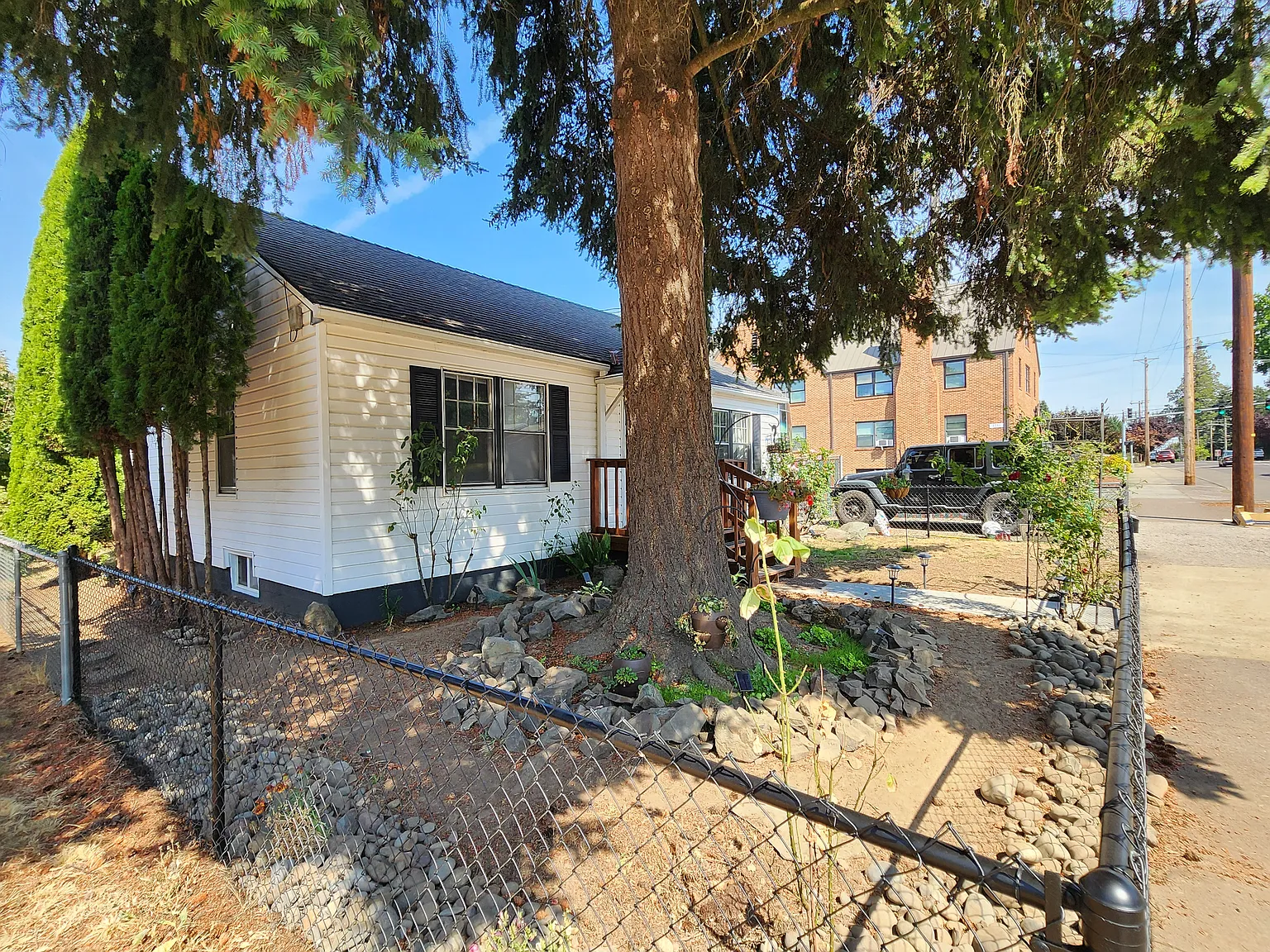 3 bed, 1792 sqft, $2,295 — Photo 3