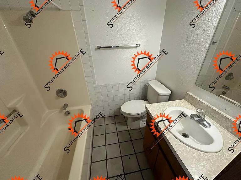1405 S Prince St — Photo 8