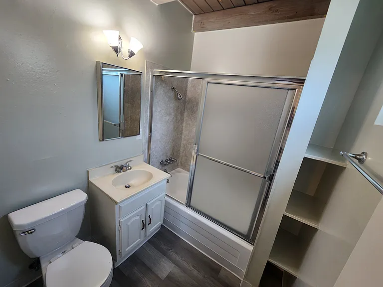 15043 Victory Blvd #11 — Photo 23