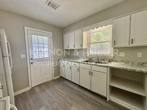 3rd image of 5207 Steam Mill Rd