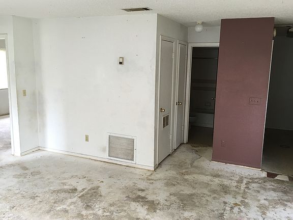 3rd image of 3131 Split Willow Dr