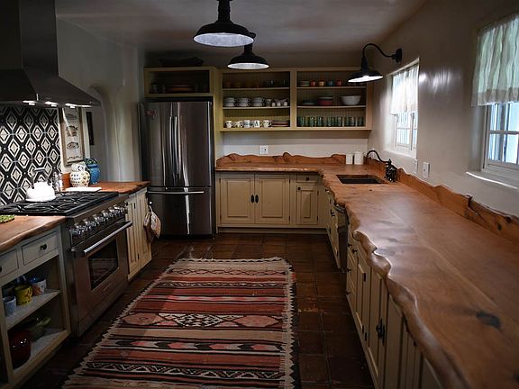 5th image of 916 Old Santa Fe Trl