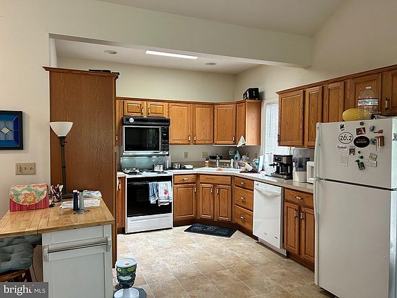 4th image of 1938 Freier Rd
