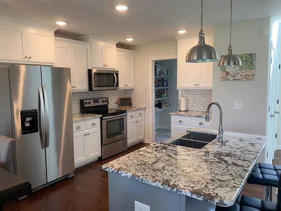 1st image of 571 Tracy Ln