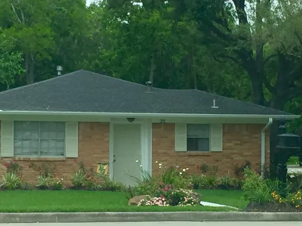 211 Morningside Dr, Friendswood, TX 77546