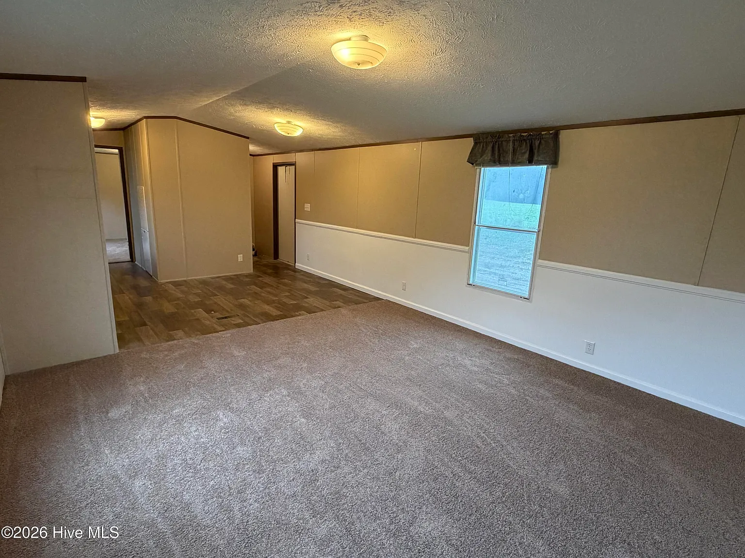 3 bed, 2.0 bath, 938 sqft, $1,200 — Photo 2