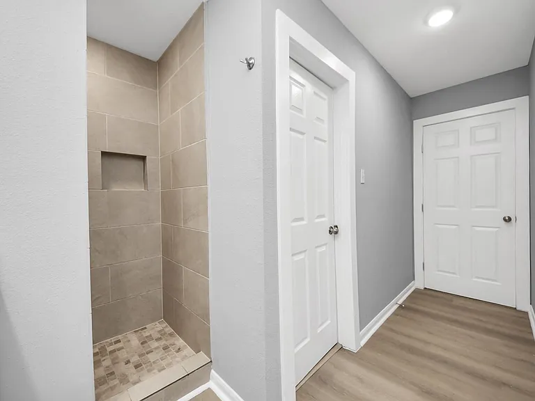 6832 Foster St — Photo 32