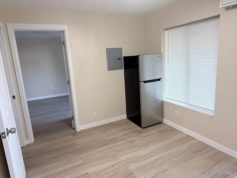 1894 Winchester Ave #4 — Photo 4
