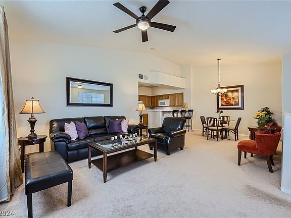 3rd image of 1513 Truett St Unit 202