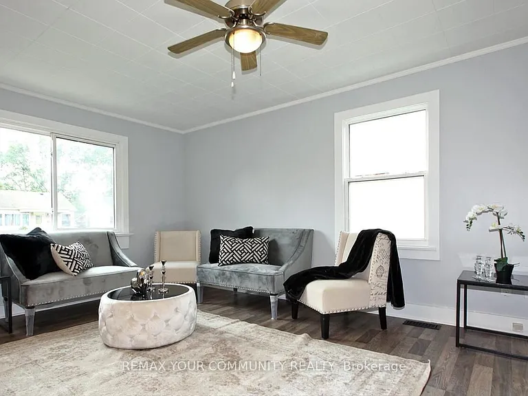 6159 Churchill St — Photo 4
