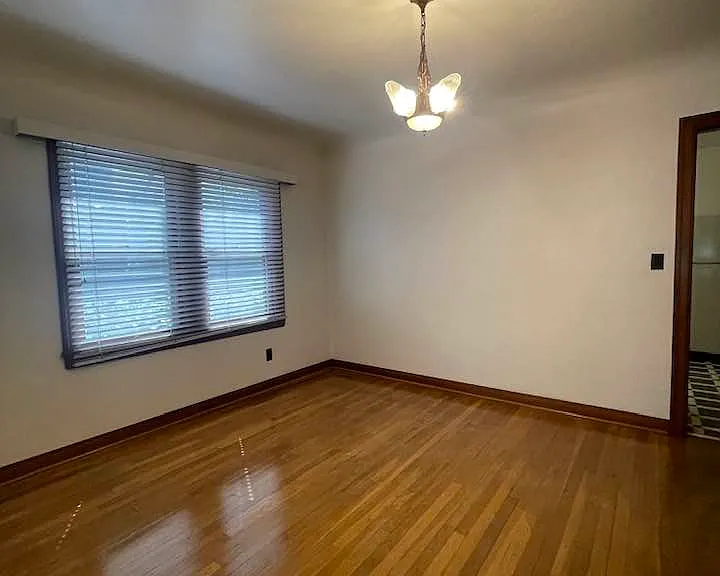 410 W Walnut St — Photo 15