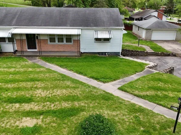 2802 Blackwell Rd, Saint Joseph, MO 64506